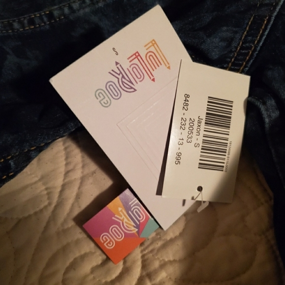 NWT SMALL LULAROE JAXON DENIM JACKET BLUE WASHED - Picture 4 of 6